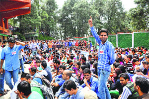 Activists of the SFI, ABVP and NSUI hold a mass protest against the fee hike and ban on election at HPU in Shimla on Wednesday.