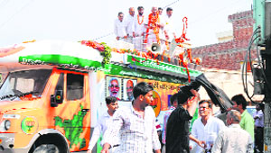 BJP workers protest during Manohar Lal Khattars Vijay Sankalp Yatra in Karnal on Friday.