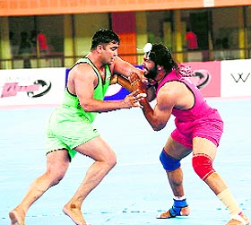 Shafiq Chisti of Lahore Lions and Gurpreet of Khalsa Warriors fight for a point during their match in New Delhi on Saturday.