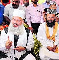 Syed Mohammad Ashraf Ashrafi Jilani, president, All-India Ulema & Mashaikh Board interacts with media persons during his visit in Bathinda on Sunday