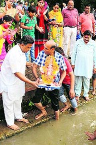 devotees immerse an idol of Lord Ganesha
