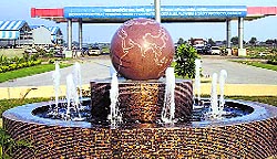 The state-of-the-art fruit, vegetable, flowers and dairy products market in Gannaur