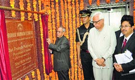 President Pranab Mukherjee inaugurates an elevator at Shridhar Bhawan in Reasi district on Tuesday as Governor NN Vohra looks on