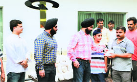 Volunteers of Hyatt Regency distribute free rice among the needy in Ludhiana. 