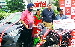 Bharti Airtel hub CEO Manu Sood (second from right) with the winners of VAS contests