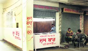 Illegal construction of booths is going on at the District Administrative Complex in Jalandhar