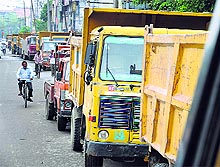 Vehicles and staff of both the municipal corporation and the police on their way to conduct the demolition drive, which got cancelled