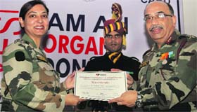 Maj Gen Atul Sharma gives a certificate to Lt Col Mamta Sarin on the concluding day of a workshop at Command Hospital in Chandimandir.