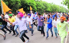 INSO and SOI workers of the PGGC, Sector 11, block Madhya Marg to celebrate victory.
