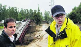 Chief Minister Omar Abdullah inspects rescue operations at Newa Khanda in the aftermath of flood caused due to incessant rain in Srinagar on Friday.