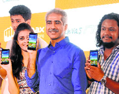 Micromax CEO Vineet Taneja (C) along with professionals at the launch of Canvas Nitro A310 in New Delhi on Monday.