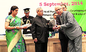President Pranab Mukherjee presents an award to Gulshan Kumar Vohra, PGT (English), of Kendriya Vidyalaya, Sector 47, at a function in New Delhi.