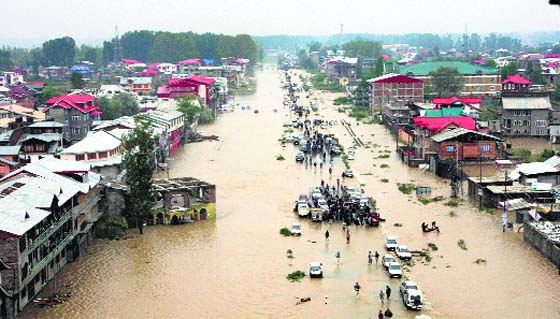 An aerial view of a flooded street in Srinagar on Monday afternoon as people wait on the central verge for relief. Picture courtesy: Ministry of Defence 