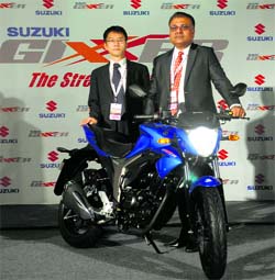 Atul Gupta, executive VP, Suzuki Motorcycle India, and Kenji Hirozawa, VP, Suzuki, at the launch of Gixxer motorcycle in New Delhi on Tuesday. It is priced at Rs 72,199 (ex-showroom, Delhi).