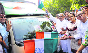 Chief Minister Bhupinder Hooda and other Congress leaders flag off a Vijay Rath in Chandigarh on Tuesday. 
