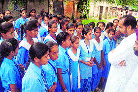 Pawan Kumar Tinu, Chief Parliamentary Secretary for Sports, also visited the Nehru Garden School and met the residential sports wing players.