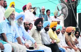 AAP convener Sucha Singh Chhottepur addresses the gathering during the political conference of the party at Mela Chhapar on Tuesday
