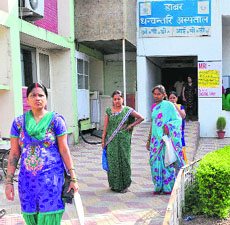 The affiliation dispute between the PU and the Dhanwantary management has put the future of students at stake. 