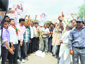 BJP workers protest against state unit chief Ram Bilas Sharma in Narnaul on Thursday.