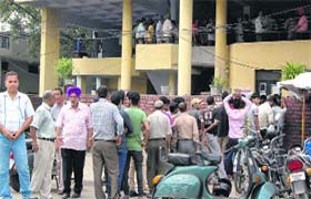 It being the last day for the payment of electricity bills, long queues of people were seen outside the PSPCL office at Partap Bagh in Jalandhar which had opened after three days