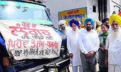 Food items being dispatched from Gurdwara Amb Sahib in Mohali for the flood victims in J&K