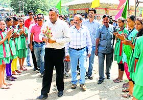 Vinay Singh Thakur, ADM, Kullu, being welcomed by sportspersons during the inaugural ceremony of the three-day district-level rural sports meet in Kullu on Friday.