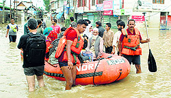 NDRF men escort flood victims to safety in Srinagar