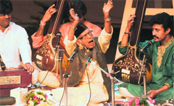 Classical vocalist Ustad Abdul Rashid Khan, a recipient of Padma Vibhushan award, performs during the Sixth Arts and Heritage Festival at Tagore Theatre, Sector 18, Chandigarh, on Saturday. Tribune photo: Pradeep Tewari 