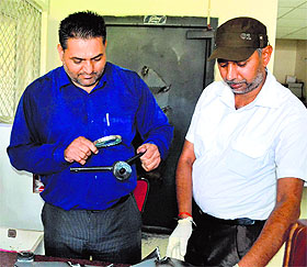 forensic experts take finger prints