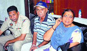 Anita Rani who foiled the snatching bid at her residence in Jalandhar on Saturday.
