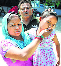 Ananyas mother shows her swollen cheeks