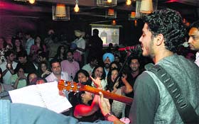 Gurnazar Chattha entertains the crowd
