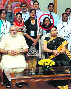Nirjla Sharma, government schoolteacher from Khehrian in Jawali with Prime Minister Narendra Modi and Education Minister Smriti Irani in New Delhi.