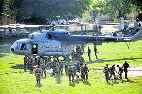 An IAF chopper unloading relief material in Srinagar. 