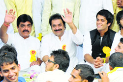 HJC chief Kuldeep Bishnoi with his son Bhavye (extreme right) and former MLA from Indri Rakesh Kamboj at a rally in Karnal on Monday. Tribune photo: Ravi Kumar