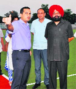 World Kabaddi League: DC KK Yadav visited Surjit Hockey Stadium at Burlton Park and inspected the preparations for the World Kabaddi League to be held at the venue from September 19 to 21. Officials from various departments also accompanied him and reviewed various arrangements pertaining to cleanliness, sitting plans, decoration, floodlights and players accommodation for the tournament.