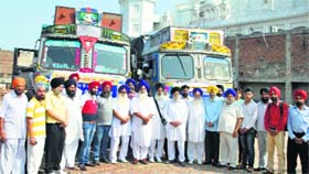 Trucks loaded with relief material at Gurdwara Dukh Nivaran Sahib.