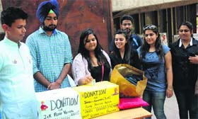 Students raise funds for flood victims at the Student Centre in the PU.