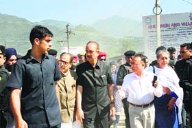 Former Union Health Minister Ghulam Nabi Azad on a visit to areas ravaged by floods in Poonch on Tuesday