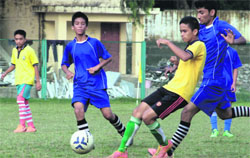 Players vie to take control of the ball in the Inter School Under-14 Boys Football Tournament at Pavilion Ground in Dehradun on Wednesday. Tribune photo: Vinod Pundir
