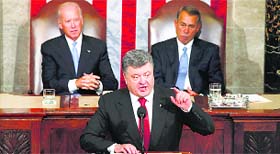 Ukrainian President Petro Poroshenko (C) addresses a joint meeting of Congress in Washington on Thursday.