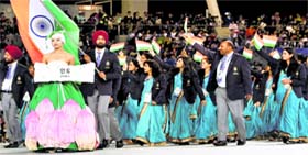 Led by Sardar Singh, Indian contingent wave to the crowd during the ceremony.