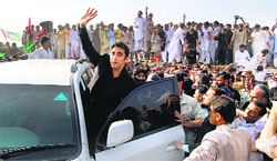 Pakistan Peoples Party chairperson Bilawal Bhutto Zardari visits a flooded area of Sher Shah in Multan district, Punjab province. AFP