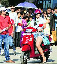 Bollywood actors Rakul Preet Singh; (right) and Rajkumar Rao during the shooting of the film Shimla Mirchy on The Ridge in Shimla on Sunday