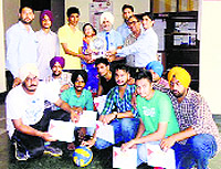 The college director hands over awards to the winners on the RIMT campus on Sunday