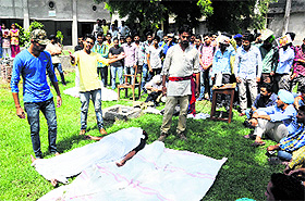 Street play Haner Chanan being staged at Government Rajindra College to spread awareness about drug de-addiction in Bathinda on Monday.