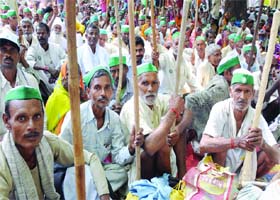 Activists of the Bharatiya Kisan Union during a protest rally for their demand for 'Save Yamuna save kisan' at Jantar Mantar in New Delhi on Monday