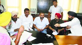 Senior deputy mayor Kamaljit Bhatia talks to councillors of the streetlight committee in Jalandhar on Monday.