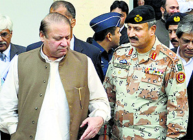 Lt General Rizwan Akhtar (right) with Pakistan Prime Minister Nawaz Sharif in Karachi. 