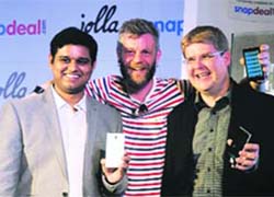 Marc Dilloon (C), co-founder & COO, Jolla Ltd., along with Tony Navin (L), senior VP, Snapdeal.com, and Sami Pienimaki, co-founder & chief marketing officer, Jolla Ltd., at the launch of Jolla smartphone in New Delhi on Tuesday
